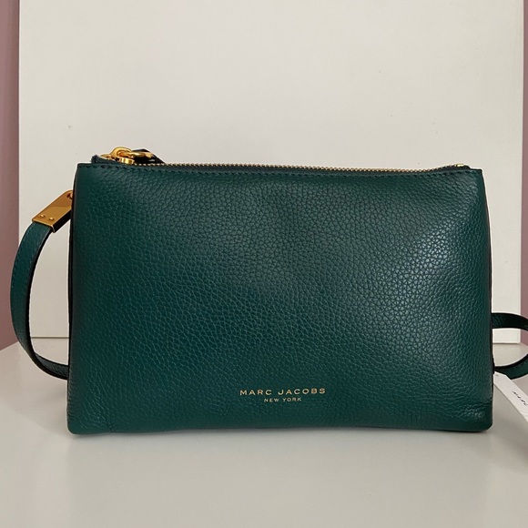 Marc Jacobs Handbags - Marc Jacobs emerald 2 compartments crossbody
